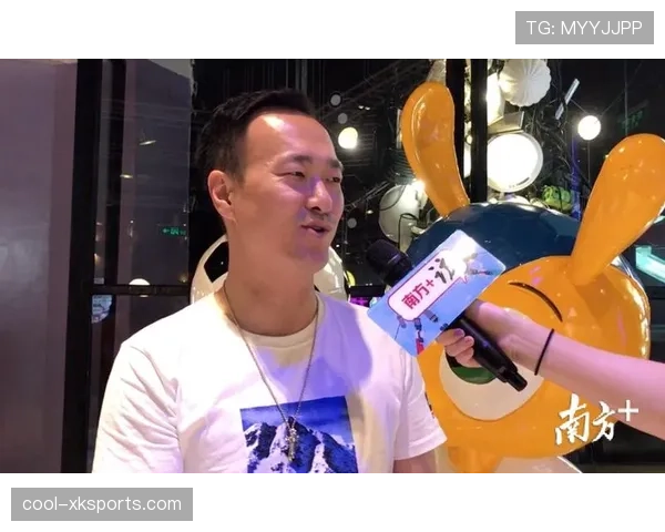 张家齐热身像走红毯,金链限量鞋一应俱全,球迷都在看造型不是看球 张家齐热身像走红毯,金链限量鞋一应俱全,球迷都在看造型不是看球